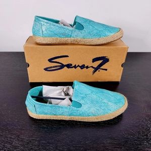 Size 10 SEVEN7 teal snakeskin print, flat Espadrille loafers